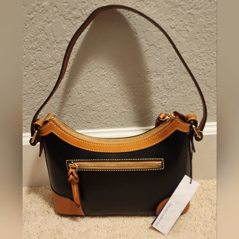 Dooney & Bourke Wexford Leather Shoulder Bag Brand New Never Used - Picture 2 of 3